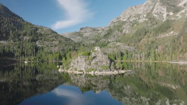 Természetes Táj Tahoe Tükör Mint Tükröződés Víz Felülete Festői Felhők — Stock videók