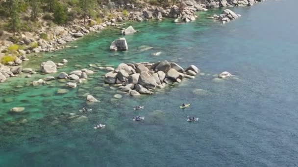 Sunny Riva Del Lago Meteo Estivo Foto Aerea Kayak Limpidi — Video Stock