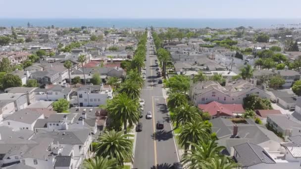 Drone Shot Newport Beach Houses Street Pacific Ocean Corona Del — Vídeos de Stock