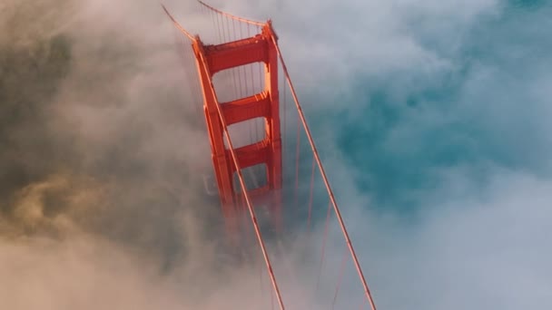 Zapierająca Dech Piersiach Antena Mostu Golden Gate Świeci Złotym Słońcem — Wideo stockowe