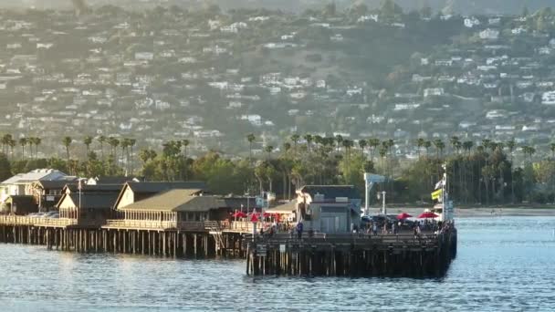 Σάντα Μπαρμπάρα Καλιφόρνια Ηπα Οκτωβριου 2023 Επισκέπτες Της Stearns Wharf — Αρχείο Βίντεο