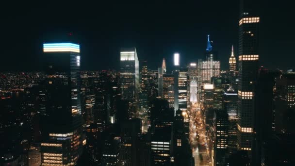 Rascacielos Distrito Financiero Vuelo Aéreo Sobre Centro Nueva York Iluminado — Vídeos de Stock
