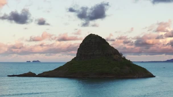 Vue Panoramique Sur Célèbre Monument Hawaïen Sur Île Oahu Chinamans — Video