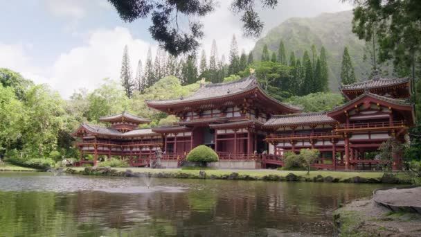 Adoración Concepto Meditación Templo Budista Templo Byodo Cinemático Las Montañas — Vídeo de stock