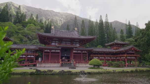 공원의 계곡에있는 Koolau 산맥의 시네마틱 Byodo 하와이 오아후의 아름다운 일본식 — 비디오
