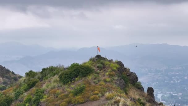 Drone Shot Bird Flying Sky Peak Mountain Malibu Los Angeles — Vídeos de Stock