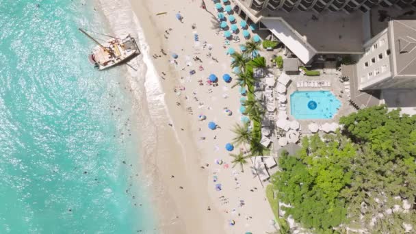 Nyári Vakáció Waikiki Üdülőhely Honolulu Szcenírozott Felvétel Gazdag Emberek Pihenő — Stock videók