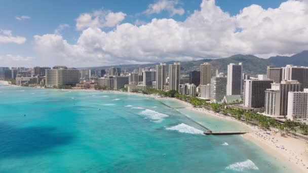 Lélegzetelállító Kilátás Nyílik Gyönyörű Világoskék Átlátszó Víz Waikiki Strandon Modern — Stock videók
