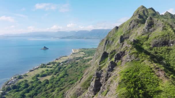 Impresionante Vista Aérea Sobre Montañas Dramáticas Océano Azul Isla Oahu — Vídeos de Stock