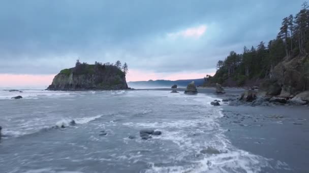 Sinematik Olimpiyat Ulusal Parkı Karamsar Bulutlu Bir Akşamda Olimpik Kıyı — Stok video
