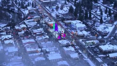 Cascade Dağları 'ndaki Leavenworth' da kış harikalar diyarı geçmişi. Leavenworth, Washington 'da kış mevsimi. Bavyera 'da sihir, merak ve tatil konsepti.