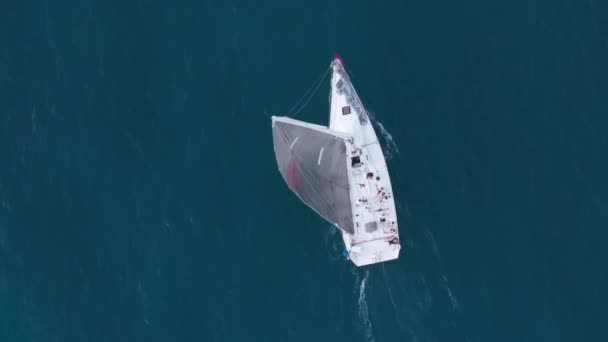 Vrchol Dolů Letecký Pohled Plachetnici Plující Vodách Waikiki Pobřeží Západ — Stock video