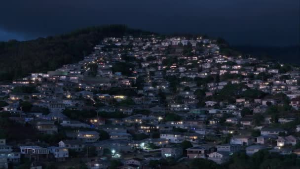 Légi Felvétel Waahila Ridge Állami Szabadidőközpont Alatti Lakókörzetről Honolulu Fővárosának — Stock videók