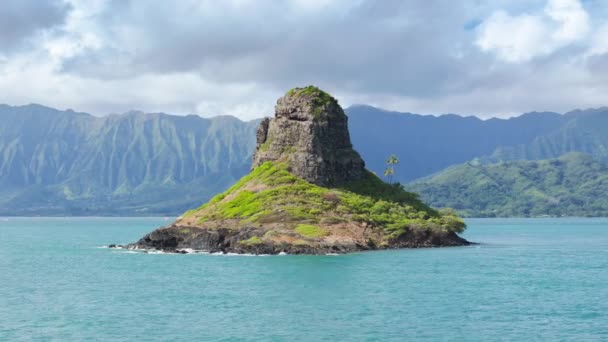 Vulkaninsel Mokolii Einem Sonnigen Sommertag Oahu Reiseziel Antenne Beeindruckende Einzigartige — Stockvideo