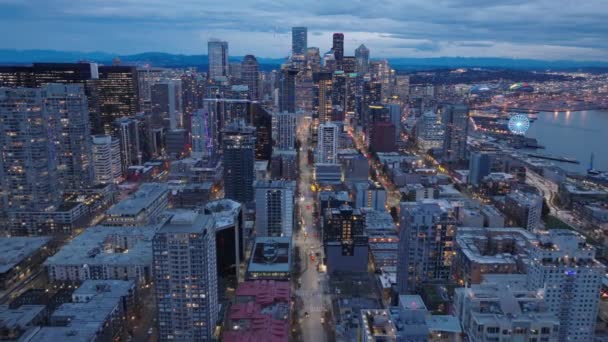Günbatımı Sahnesindeki Şehir Manzarası Geceleri Seattle Finans Sektörü Renkli Günbatımı — Stok video