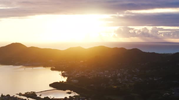 Scenic Hawaii Islands Golden Glowing Sky Summer Morning Sun Beams — Stock Video