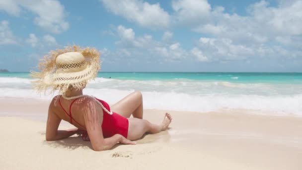 Woman Sunbathing Blue Sky Summer Tourism Hawaii Oahu Trip Side — Stock Video