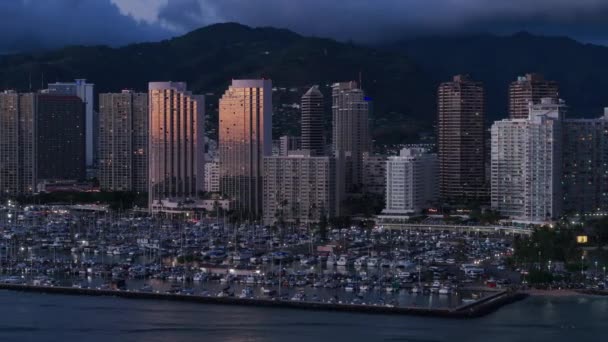 Rose Golden Sky Reflection Waterfront Waikiki Resort Dramatic Clouds Mountain — Stock Video