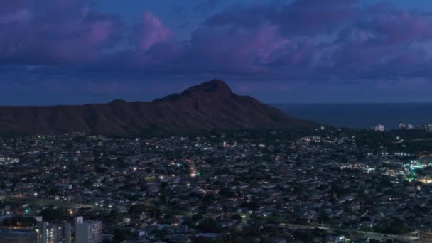 Diamanthodet Cinematisk Landemerke Honolulu Bevegelsesbakgrunn Himmelen Etter Solnedgang Oahu Turistattraksjon – stockvideo