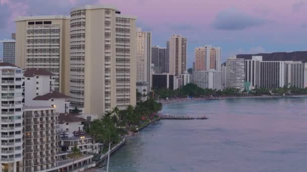 Hawaii Reisemål Usa Cinematisk Solnedgang Waikiki Sommerferiehoteller Vakker Gyllen Sol – stockvideo