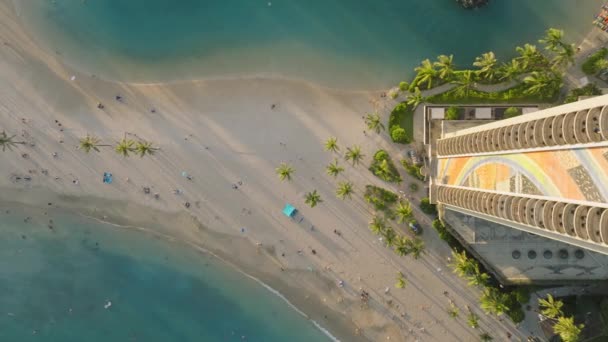 Nad Plážovým Hotelem Krásným Výhledem Modrou Lagunu Scénické Zelené Palmy — Stock video