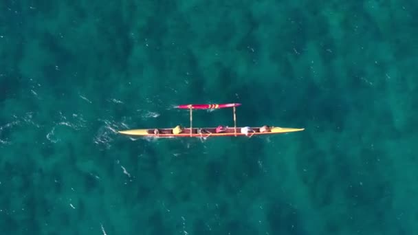 Oversikt Idrettsutøvere Som Bærer Den Tradisjonelle Hawaiian Canoe Oahu Vannaktivitet – stockvideo