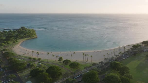 Ala Moana Strand Ved Gylden Solnedgang Lys Drømmetur Fantastisk Waikiki – stockvideo
