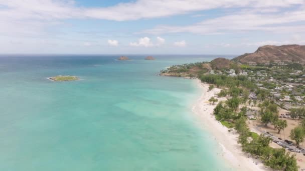 Hawaii Manzaralı Deniz Mavisi Pasifik Okyanusu Suyuyla Beyaz Kumlu Sahilde — Stok video
