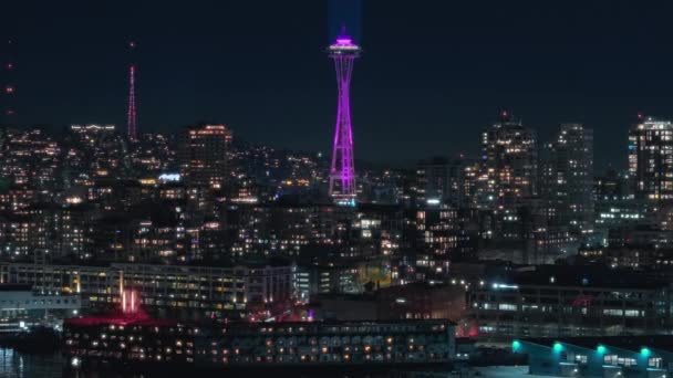 Noite Aérea Cênico Centro Seattle Vista Moderna Paisagem Urbana Iluminada — Vídeo de Stock