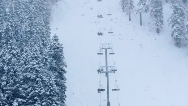 Ośrodek Narciarski Stevens Pass Sezonie Zimowym Śnieżne Wzgórze Pokryte Białym — Wideo stockowe