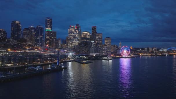 Centro Seattle Luz Noche Invierno Rollo Dron Plano Escena Nocturna — Vídeo de stock