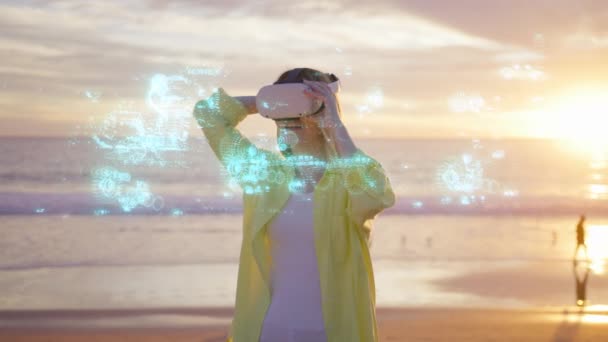 해변에서 소프트웨어 인터페이스를 매력적인 아름다운 일몰에 미래의 프로젝트와 Vfx 애니메이션을 스톡 비디오