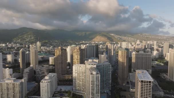 Aerial View Captures Towering Skyscrapers Urban Landscape Waikiki Oahu Hawaii — Vídeos de Stock