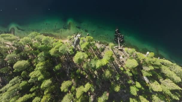 Een Drone Vangt Lake Tahoe Van Bovenaf Toont Het Helderblauwe — Stockvideo