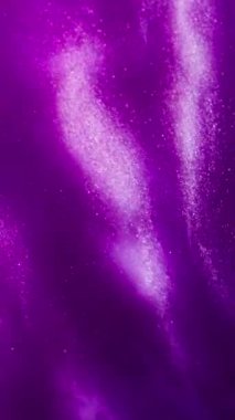Dikey Ekran: Çarpıcı Mor Sıvı Doku Dikey Biçimli Videolar için Kalın, Dinamik Görsel Tecrübe Veriyor. İlgi isteyen yaratıcı altyapılar için ideal. 