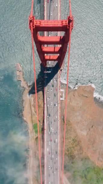 Pantalla Vertical Capturando Toda Longitud Del Puente Golden Gate Desde — Vídeos de Stock