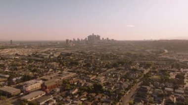 4K ile Los Angeles 'ın merkezini yakalamak, çarpıcı şehir manzaralarını ve bu ikonik metropolün ihtişamını gözler önüne seren yüksek çözünürlüklü görüntülerini gözler önüne seriyor.