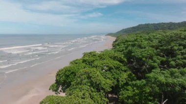 Bu çarpıcı hava manzarası Kosta Rika 'daki Playa Santa Teresa' yı vurguluyor. Güzel plajını ve yemyeşil bahçesini gözler önüne seriyor.