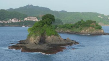 Carrillo, Kosta Rika 'nın nefes kesici hava manzaraları, bereketli ormanlarını ve çarpıcı kıyı şeritlerini gözler önüne seriyor, hepsi de maksimum rahatlama için 4K çözünürlüğünde canlı görüntüler.