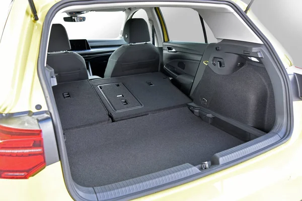 Автомобільний Багажник Складеними Задніми Сидіннями — стокове фото