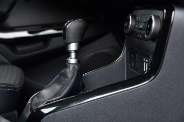 Yolcu vagonunda manuel vites kolu. Elle vites değiştirme.