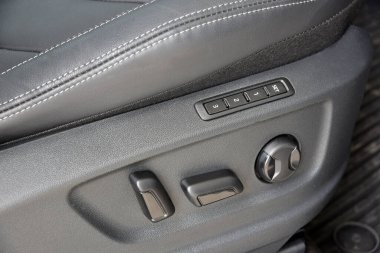 Koltuk konumunu ayarlamak için düğmeler