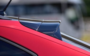 Spoiler at the end of the roof of a passenger car