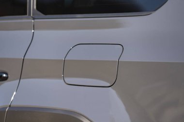 Bir yolcu vagonunda benzin deposu metali.