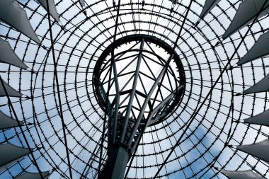Almanya, Berlil 'de Potsdamer-Platz üzerinde cam tavan.