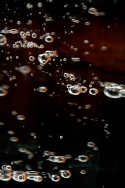 Gazoz köpüğü. Sıvıdaki hava kabarcıkları. 