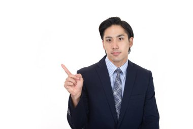 Boşluğu işaret eden bir adam.