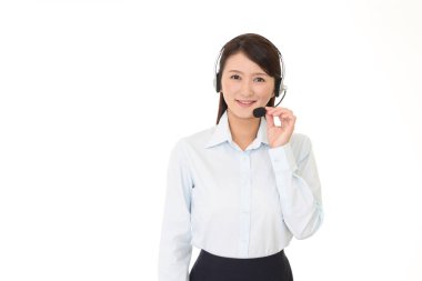 Gülümseyen kulaklıklı operatör