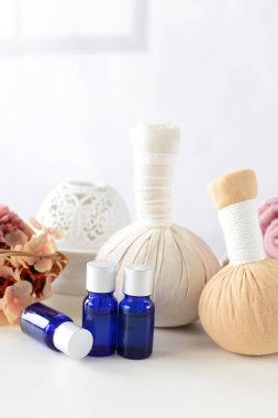 Bitkisel toplar ve gerekli aroma yağları