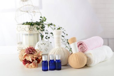 Bitkisel toplar ve gerekli aroma yağları